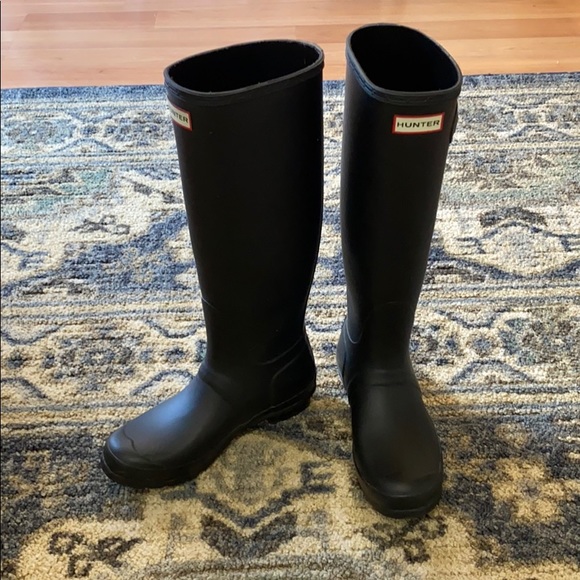 Tall black hunter rain boots - Picture 2 of 5